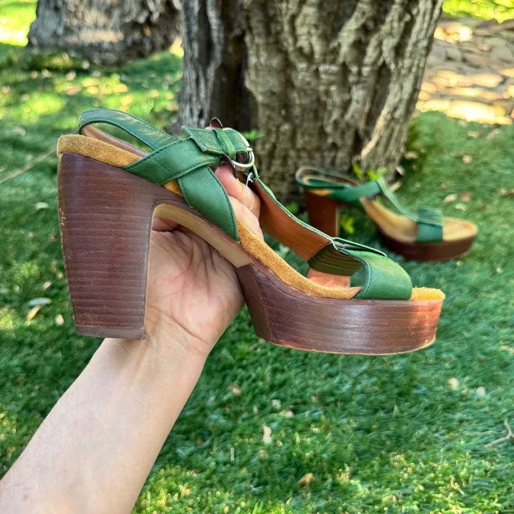 Biviel Green leather Platform heels